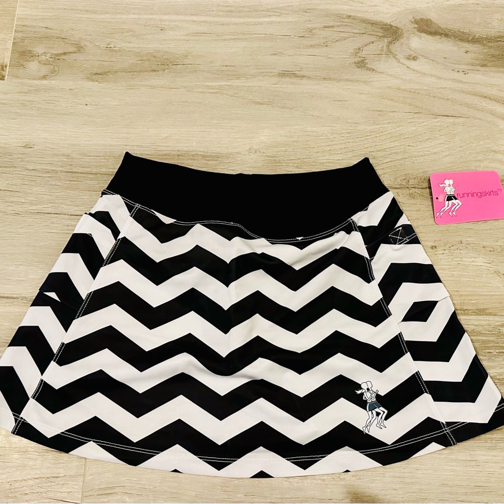 Running Skirts Chevrun NWT New w Tags Skirt w Briefs Size 3/Medium Pickle Golf